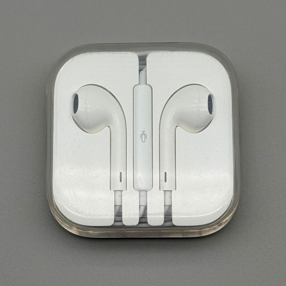 Apple EarPods 3.5mm Headphone Jack‎ Wired Earbuds Genuine New In Case